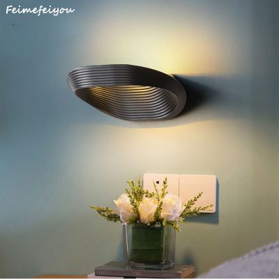 modern minimalist wall lamp